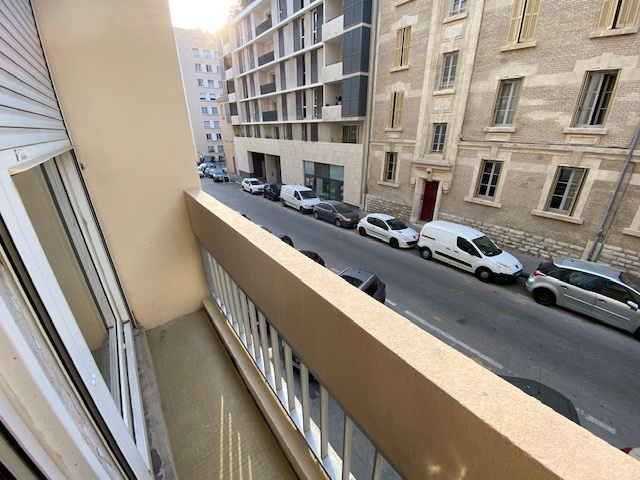 vente VENTE APPARTEMENT 94M2 TYPE 4 BALCON ET BOX RUE DE SUEZ 13007